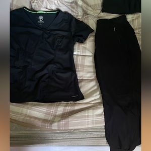 Helping hands scrub set